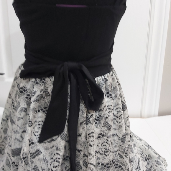 Smartset V-neck black on top and patterned bottom dress, Size: XS- 0/2 - Picture 6 of 10